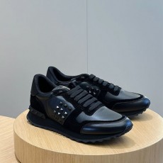 발렌티노 VALENTINO 남성 락 스터드 스니커즈
