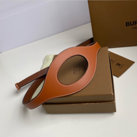 [BURBERRY-버버리] 가죽 커팅 벨트