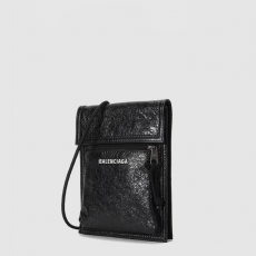 [BALENCIAGA-발렌시아가]  익스플로러 스트랩 파우치 크로스백