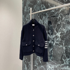 [THOM BROWNE-톰브라운]메리노 울 앤 코튼 케이블 봄버 재킷