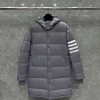 [THOM BROWNE-톰브라운]화이트 4선 다운필 보머 탈부착 후드 패딩