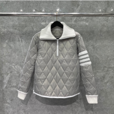 [THOM BROWNE-톰브라운] 4선 퀼팅 누빔 롱넥 집업 자켓