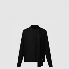[LOUIS VUITTON-루이비통] 플리츠 디테일 펜던트 칼라 셔츠 1AGP50