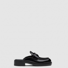 [PRADA-프라다] 삼각로고 브러시드 레더 블로퍼