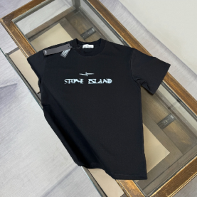 [Stone Island-스톤 아일랜드]2026 SS 디스토티드(Distorted) 로고 프린트 반팔 티셔츠