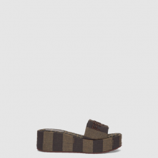 [FENDI-펜디] 브라운 패브릭 플랫폼 슬라이드 8R8515